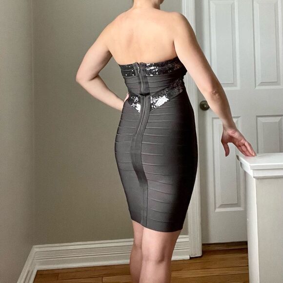Hervé Leger
Shadow Grey Simone Sequined Strapless Bandage Cocktail Dress… - Picture 5 of 13
